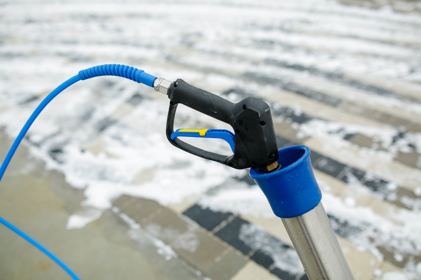 Система &laquo;ANTI-FROST&raquo; комплектуется специальными пистолетами для эксплуатации зимой