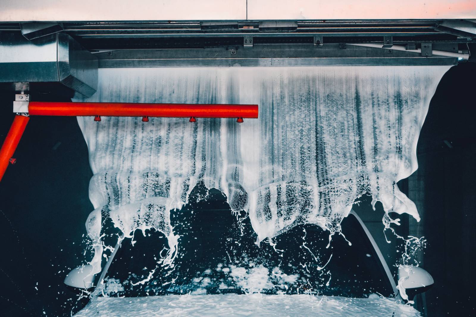 Чем бесконтактная мойка лучше обычной автомойки самообслуживания