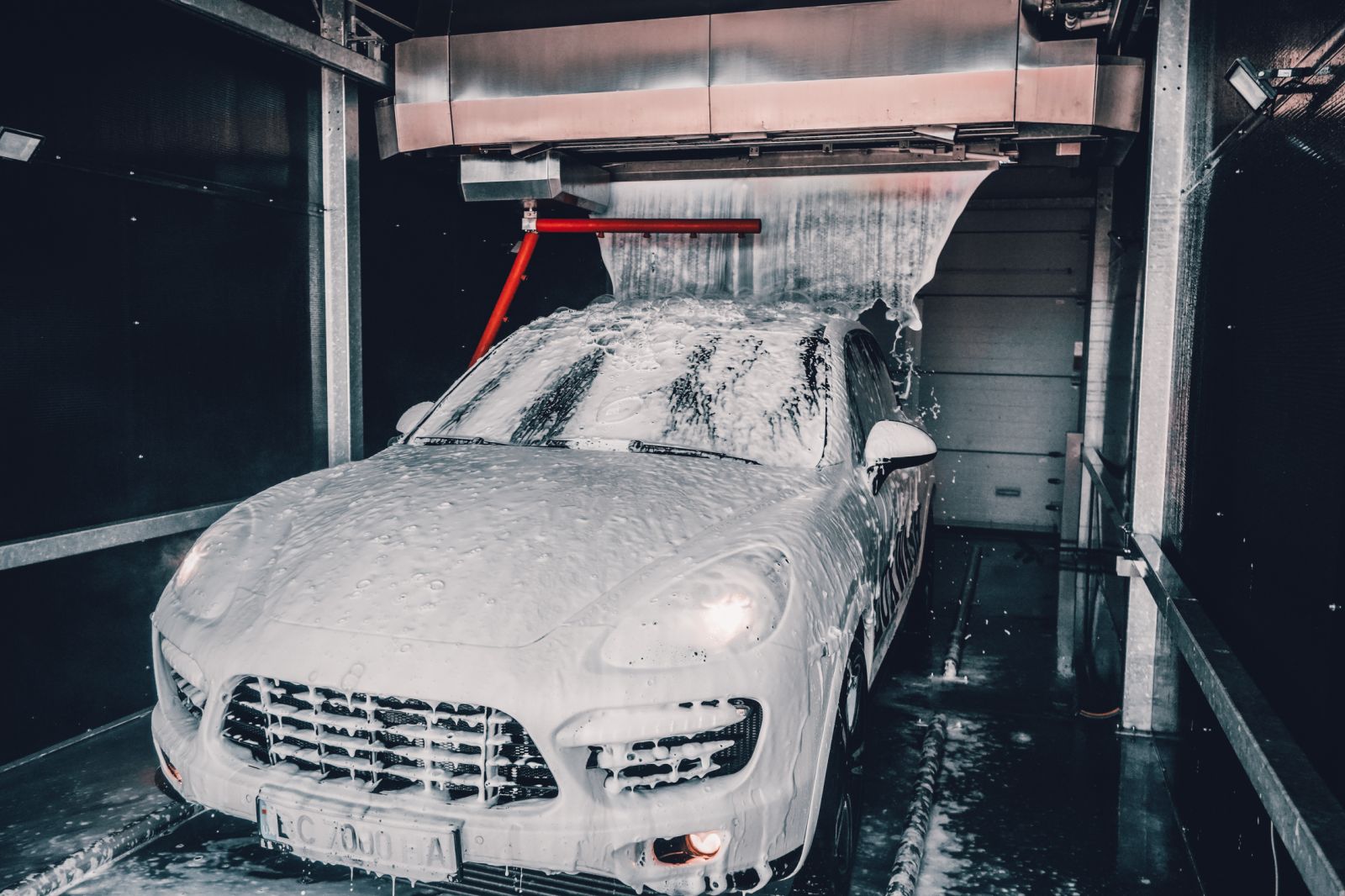 Особенности и функциональные возможности роботизированной бесконтактной мойки самообслуживания &laquo;LuxCyber&raquo;