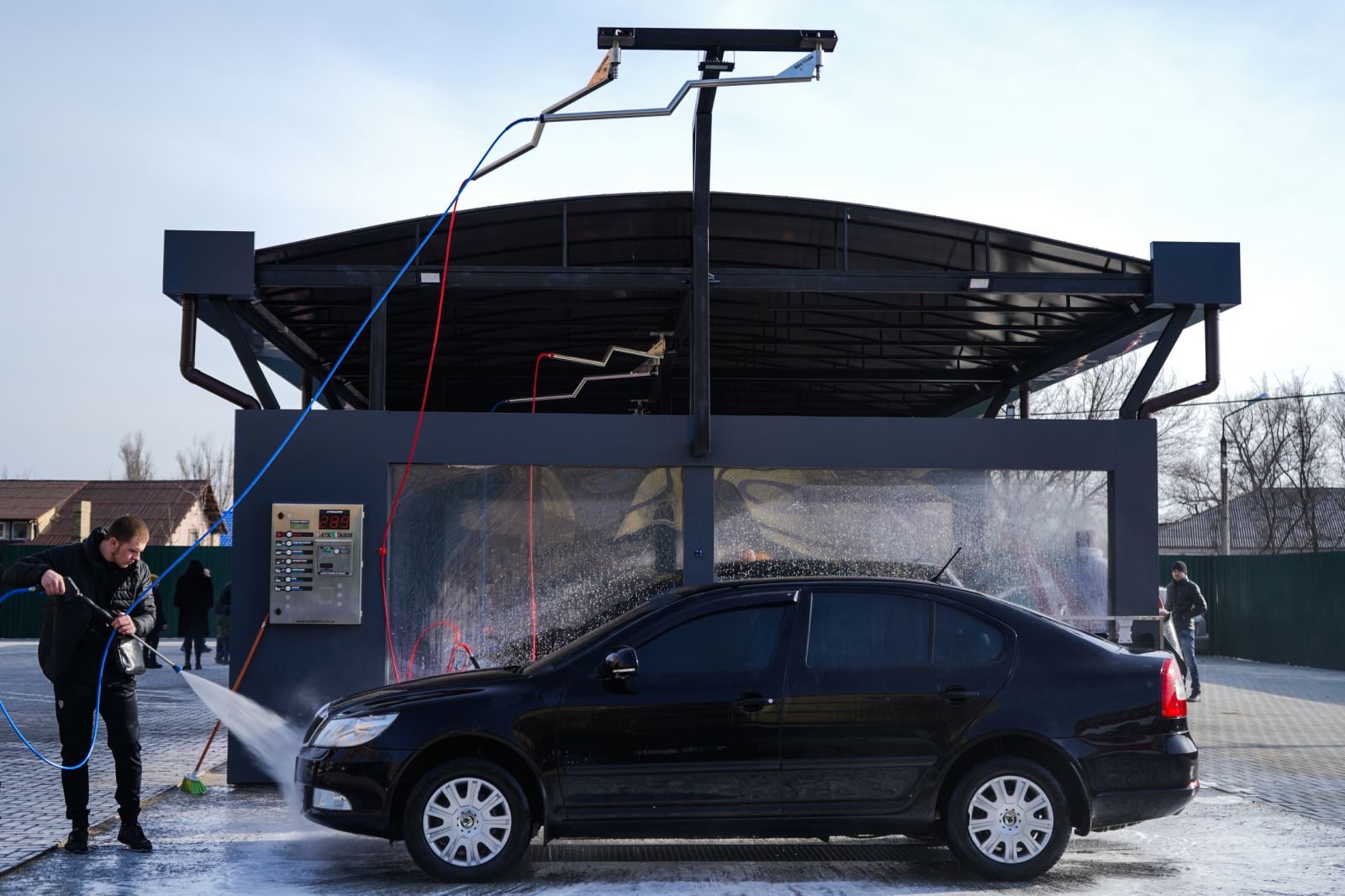 Преимущества и особенности обслуживания машины на автомойке самообслуживания