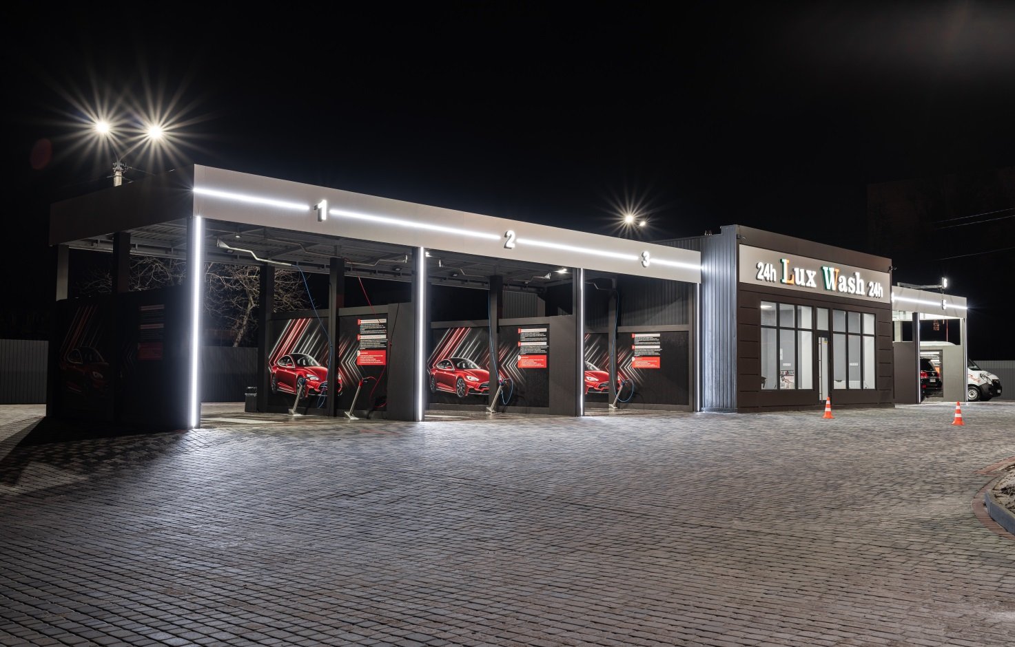 Так выглядит одна из построенных нами автомоек самообслуживания ночью