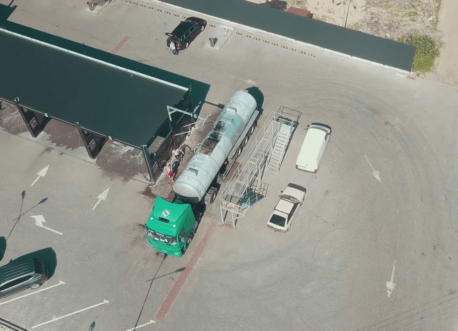 Автомойка самообслуживания с постом для мойки грузовых автомобилей