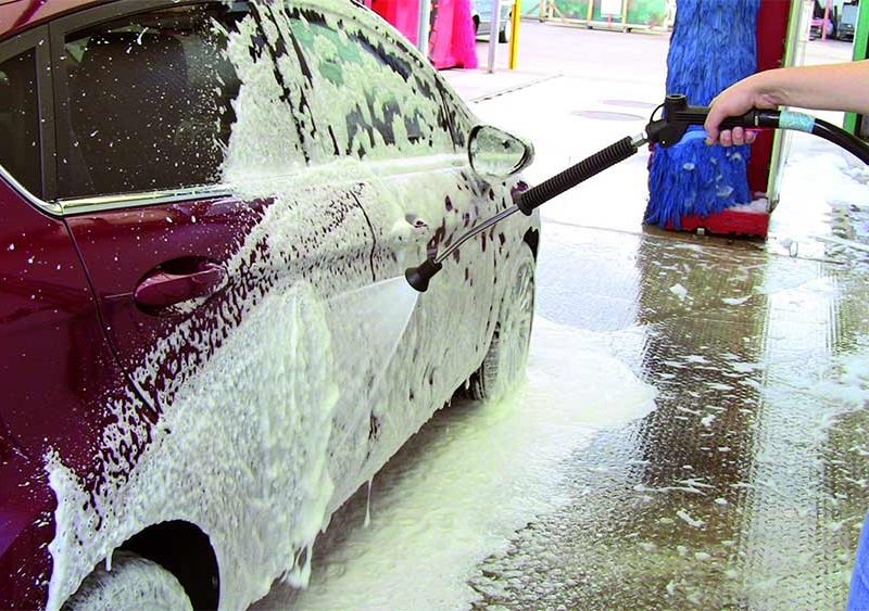Мойка авто активной химией на мойке самообслуживания